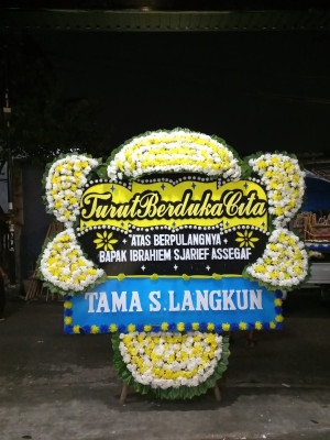 Papan Bunga Duka di Nglarangan